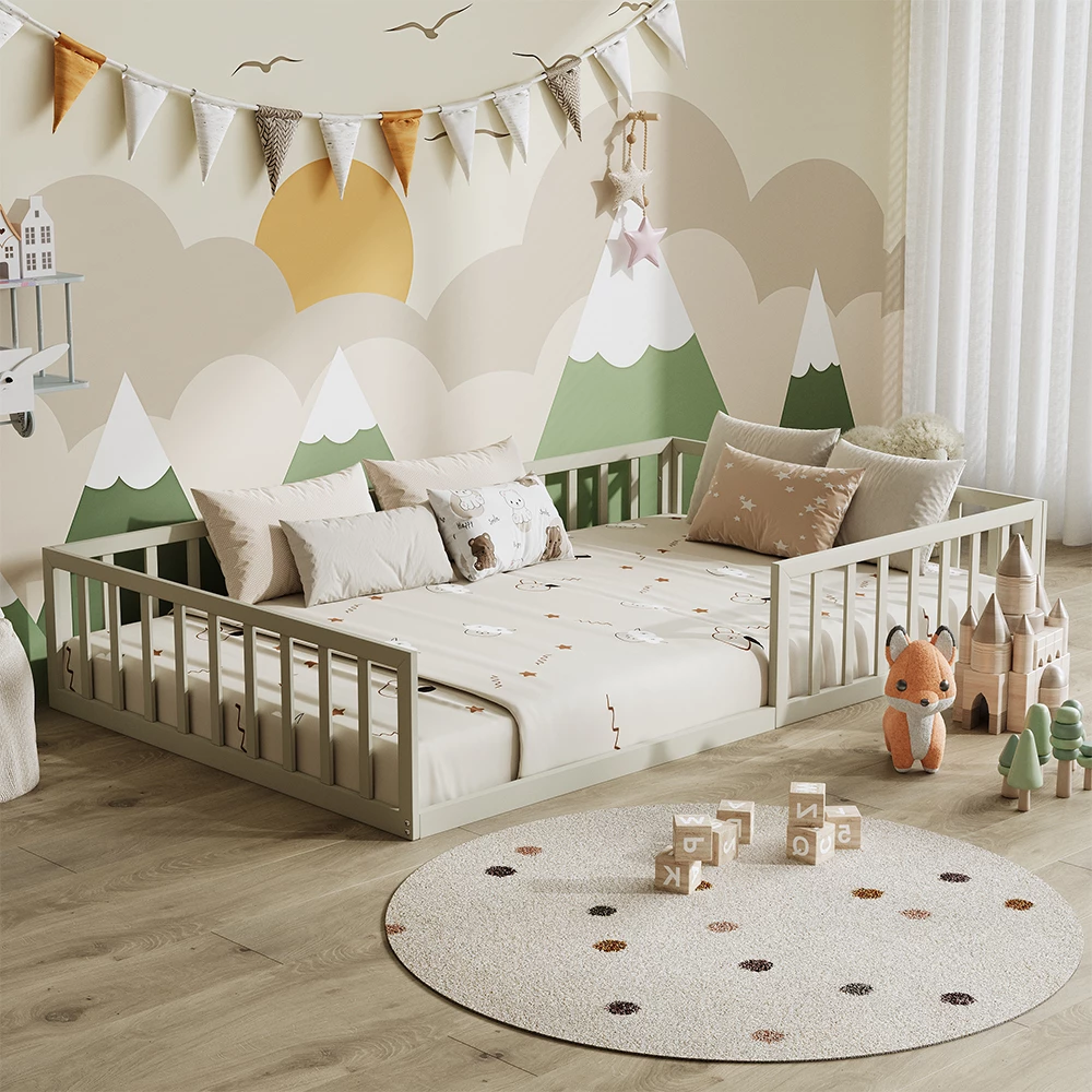 Bodenbett aus Metall in Greige, dargestellt im Ambiente mit Dekoration