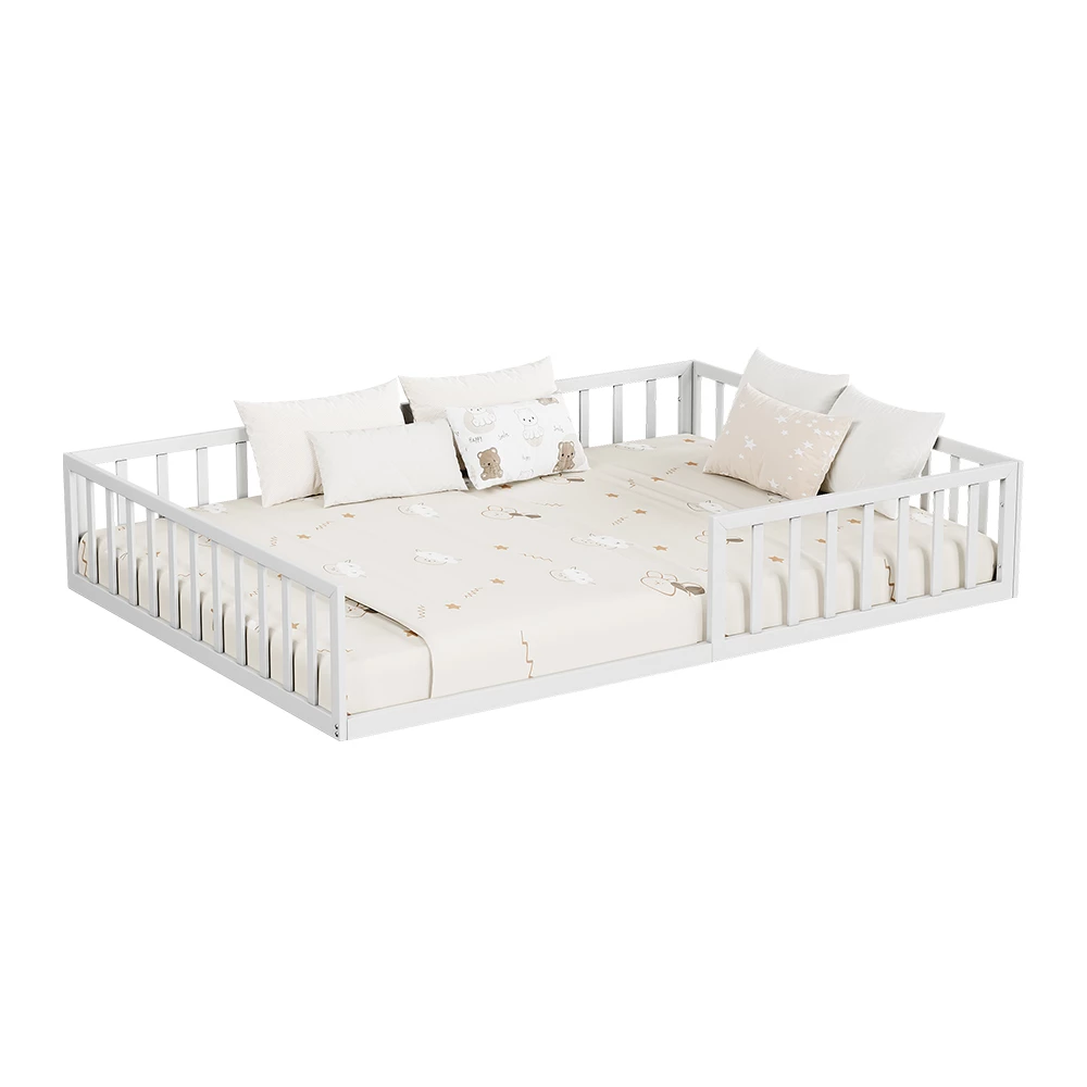 Kinderbed in Wit on white background with decorative elements