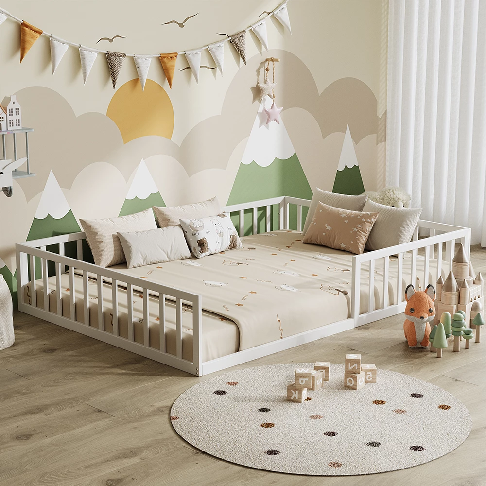 Bodenbett aus Metall in Weiß, dargestellt im Ambiente mit Dekoration