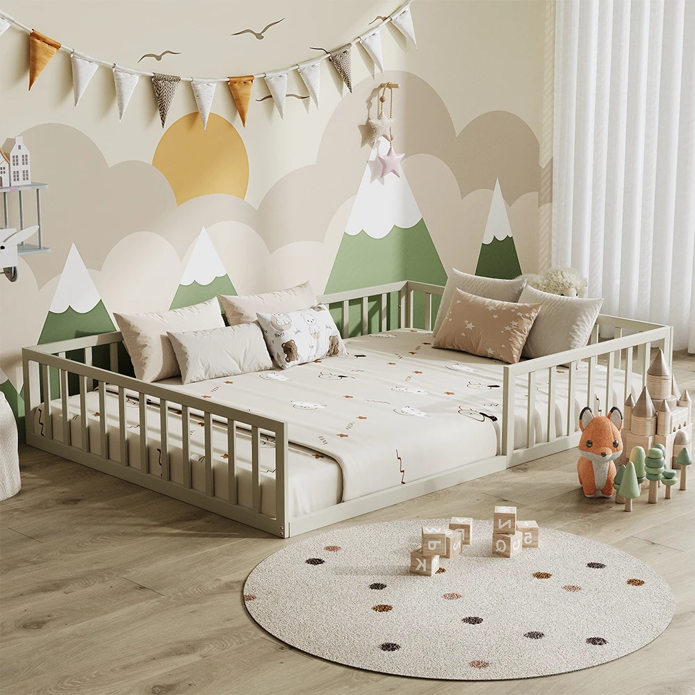 Bodenbett aus Metall in Greige, dargestellt im Ambiente mit Dekoration