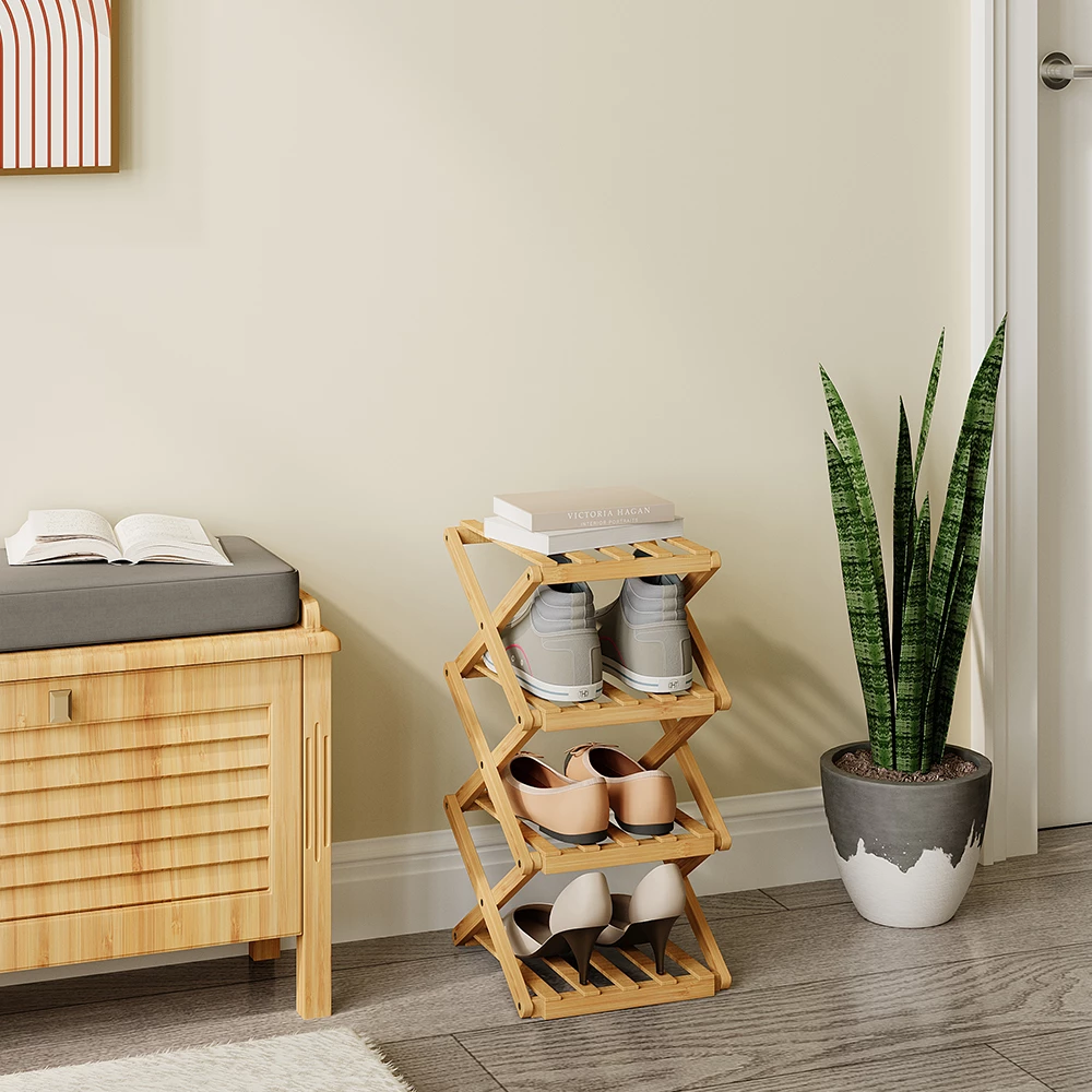 Schoenenkast in Bamboe, getoond in een sfeervolle omgeving met decoratie