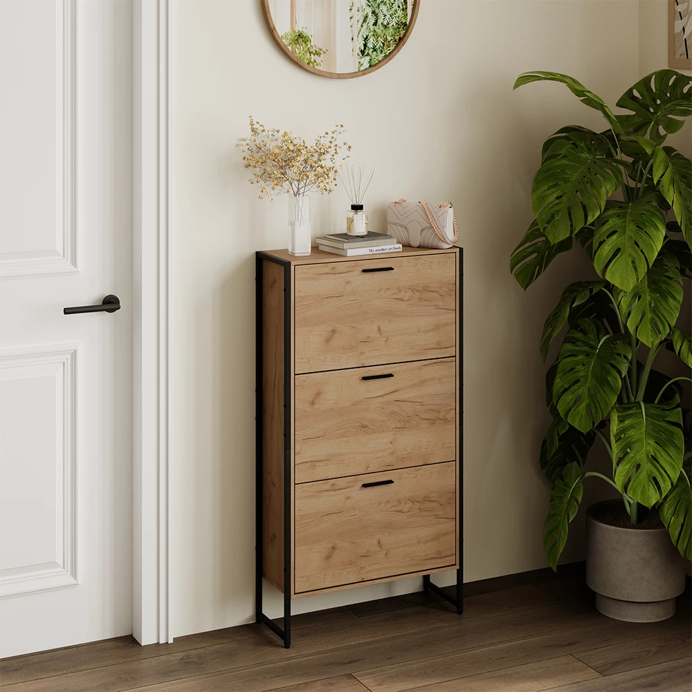 Skotipper i farven Goldkraft eg/sort, vist i et miljø med dekoration