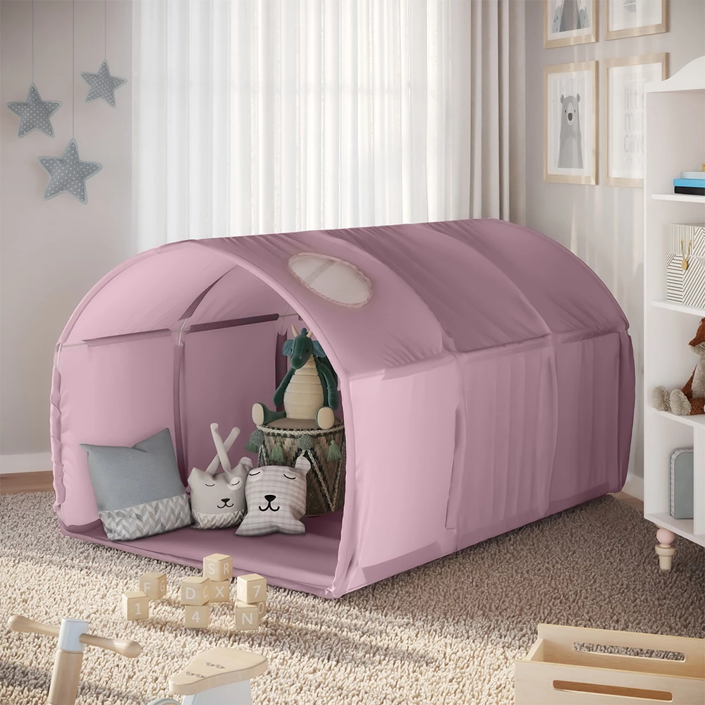 Tunnelzelt in Rosa, dargestellt im Ambiente mit Dekoration