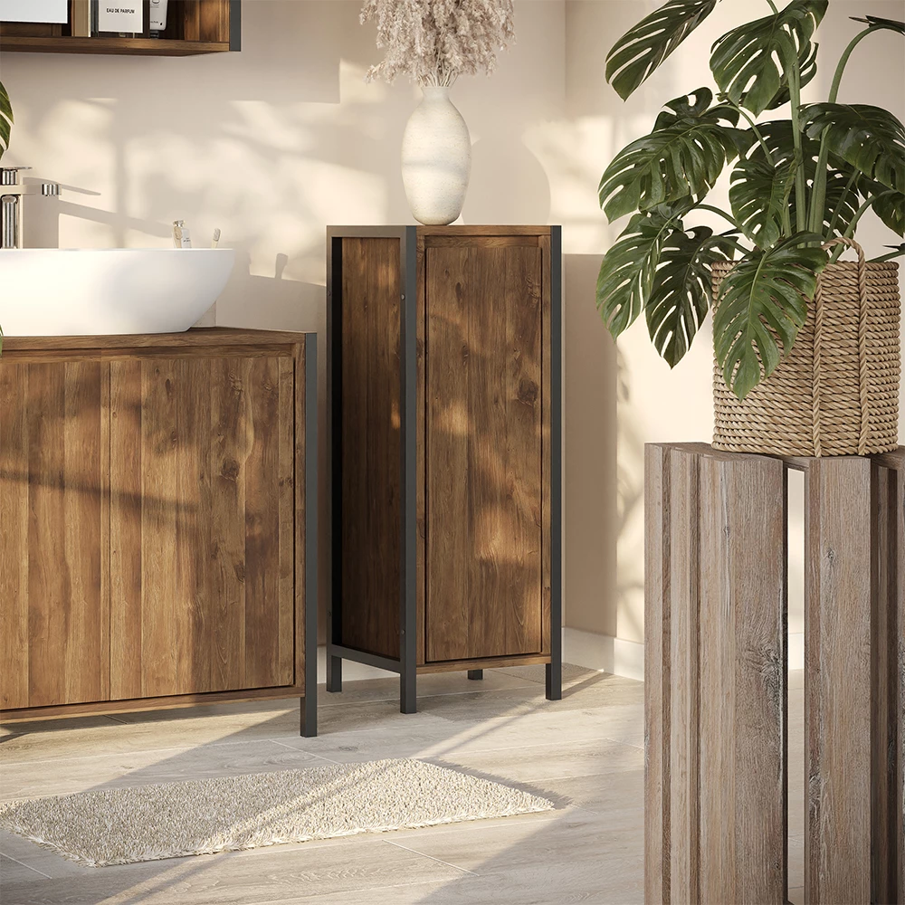 Midischrank in Eiche/Schwarz, dargestellt im Ambiente mit Dekoration