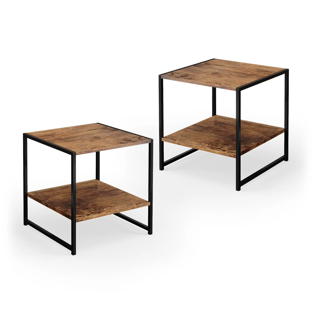 Nachttisch in Antikholz auf weißem Hintergrund