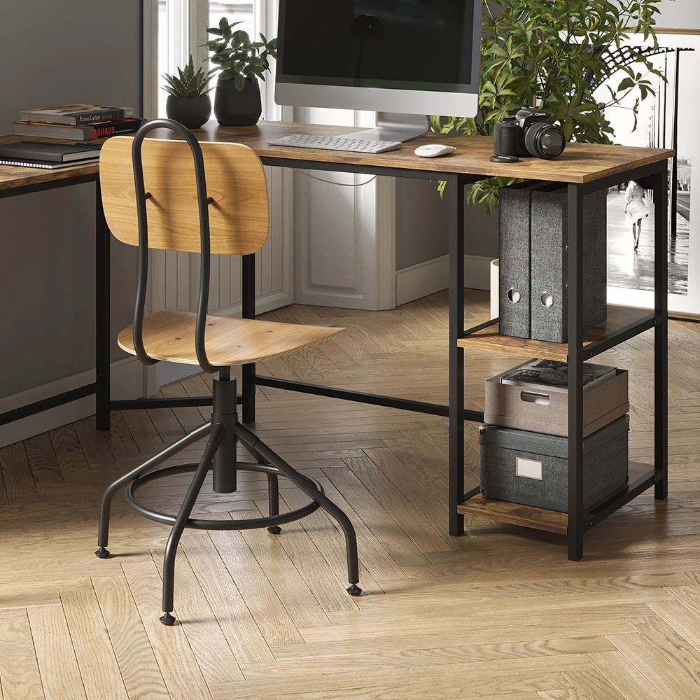 Nærbillede af Hjørneskrivebord i farven Antik træ, der viser struktur/detaljer