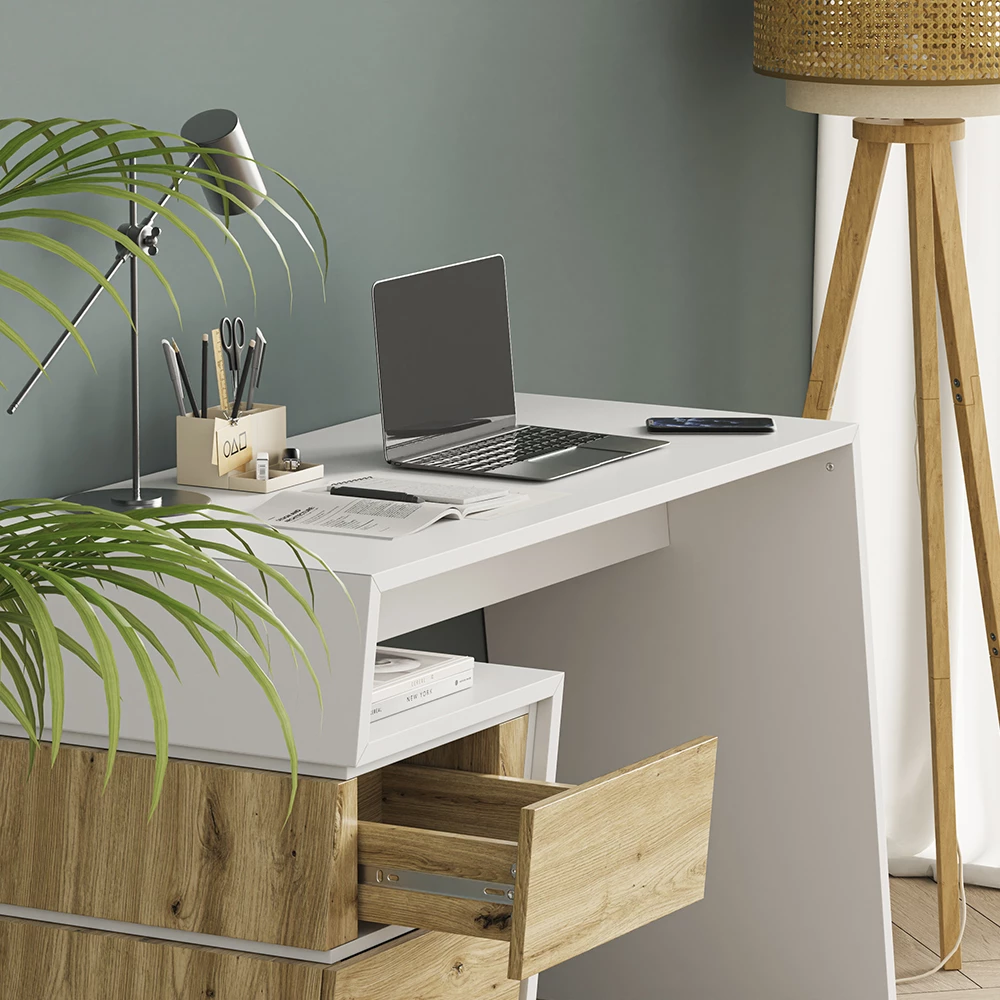 Nahaufnahme von Schreibtisch in Weiß/Eiche, zeigt Textur/Details