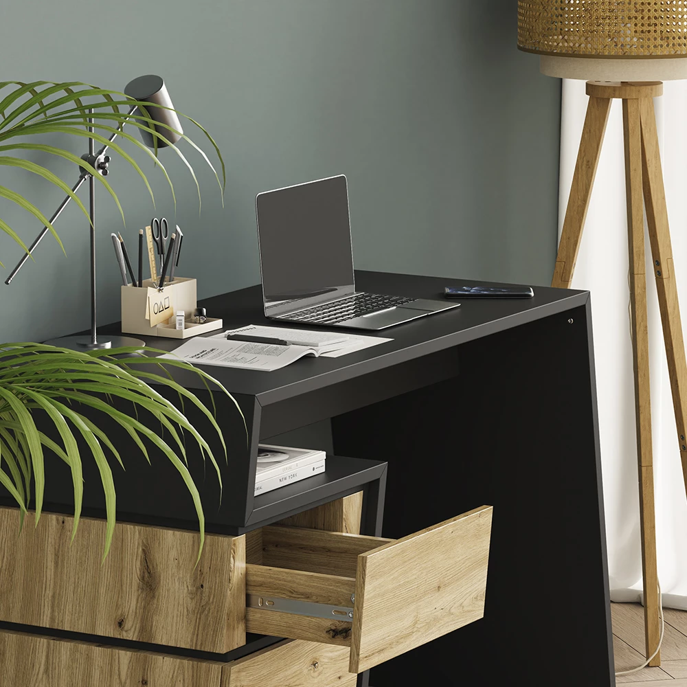 Nahaufnahme von Schreibtisch in Anthrazit/Eiche, zeigt Textur/Details