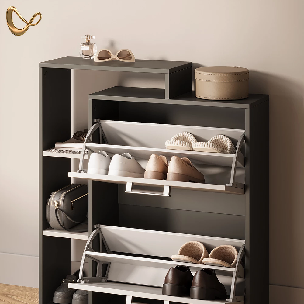 Nahaufnahme von Schuhkipper in Anthrazit/Greige, zeigt Design- und Oberflächendetails