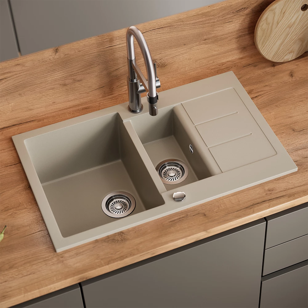 Spülbecken in Beige auf weißem Hintergrund