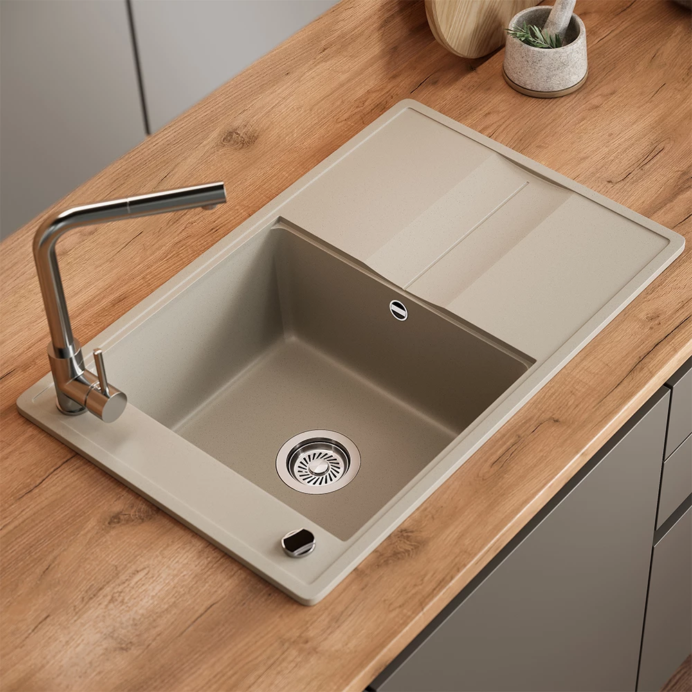Spülbecken in Beige auf weißem Hintergrund