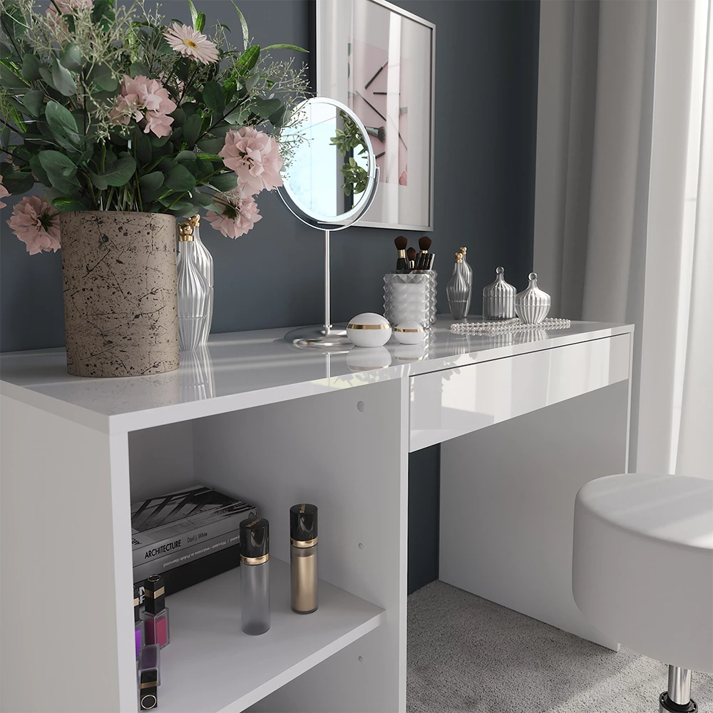 Nahaufnahme von Schminktisch in Weiß/Weiß Hochglanz, zeigt Textur/Details