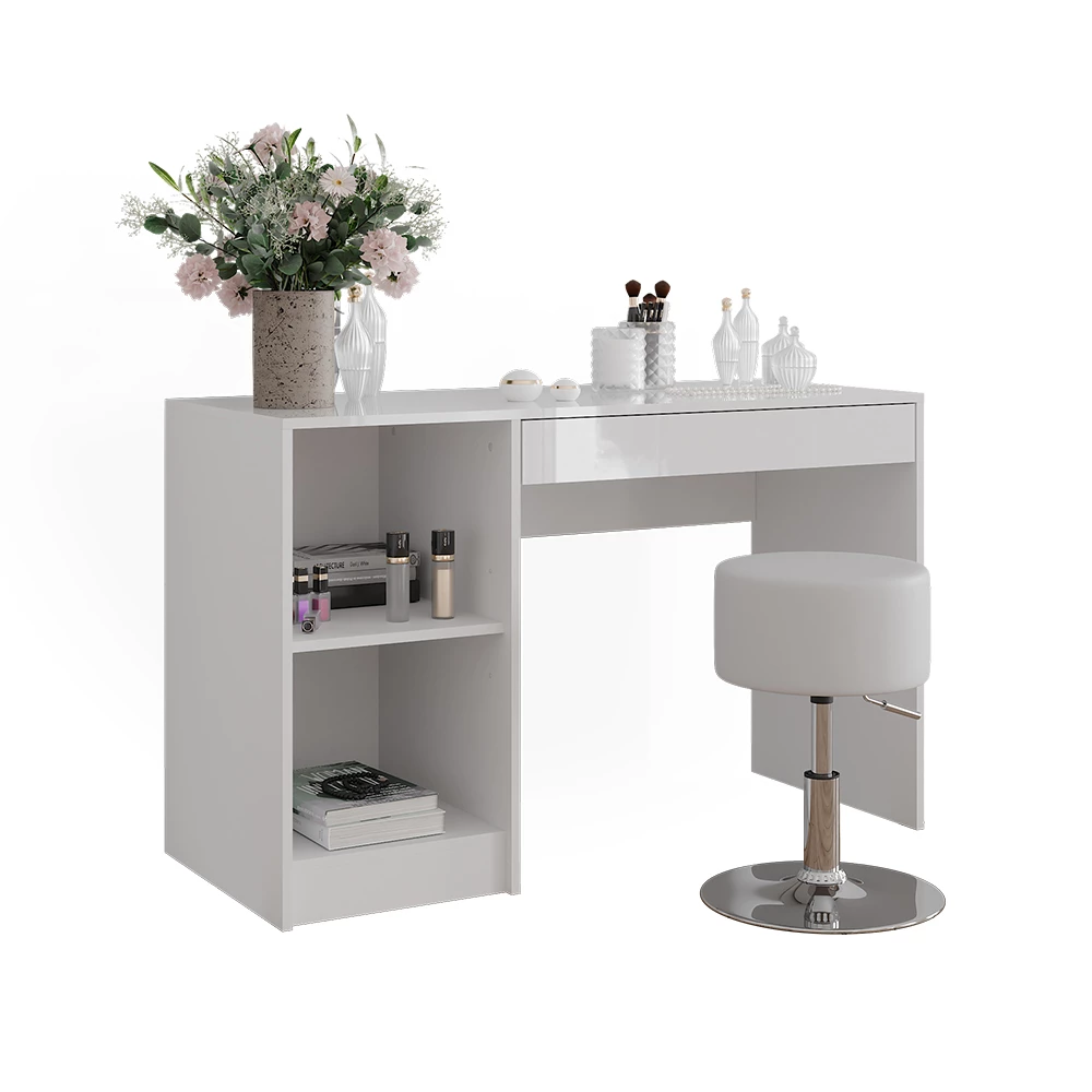 Schminktisch in Weiß/Weiß Hochglanz auf weißem Hintergrund mit dekorativen Elementen