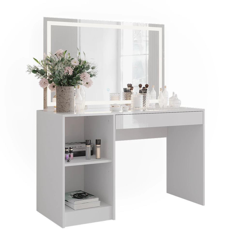 Schminktisch in Weiß/Weiß Hochglanz auf weißem Hintergrund mit dekorativen Elementen