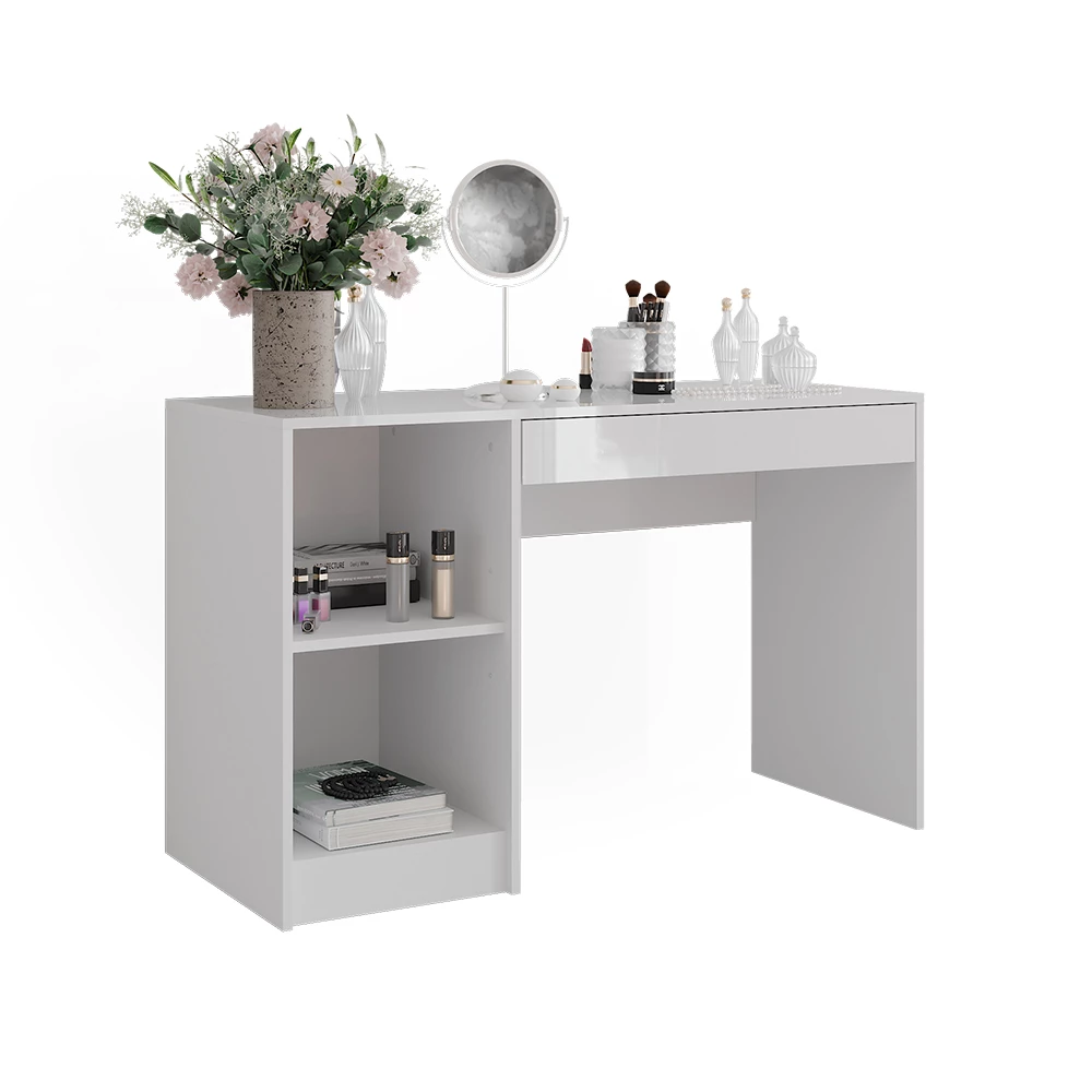 Schminktisch in Weiß/Weiß Hochglanz auf weißem Hintergrund mit dekorativen Elementen