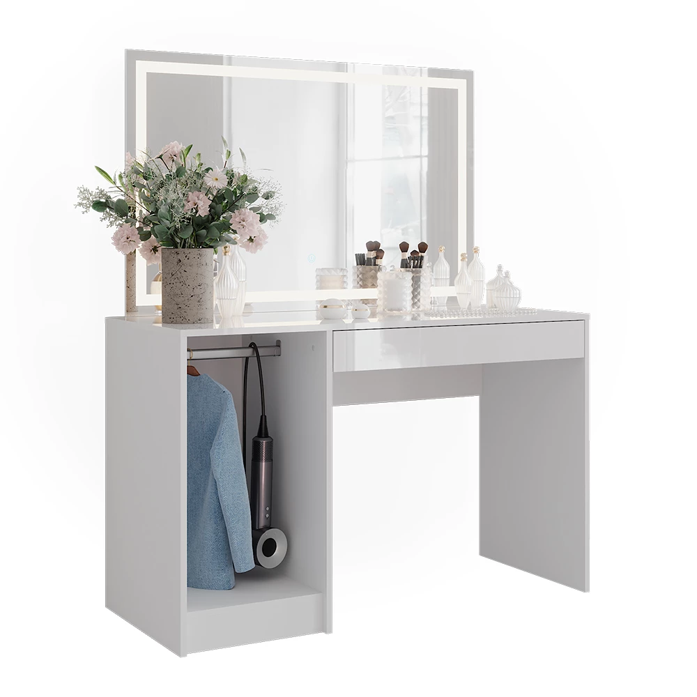 Coiffeuse en blanc/blanc brillant sur fond blanc avec des éléments décoratifs