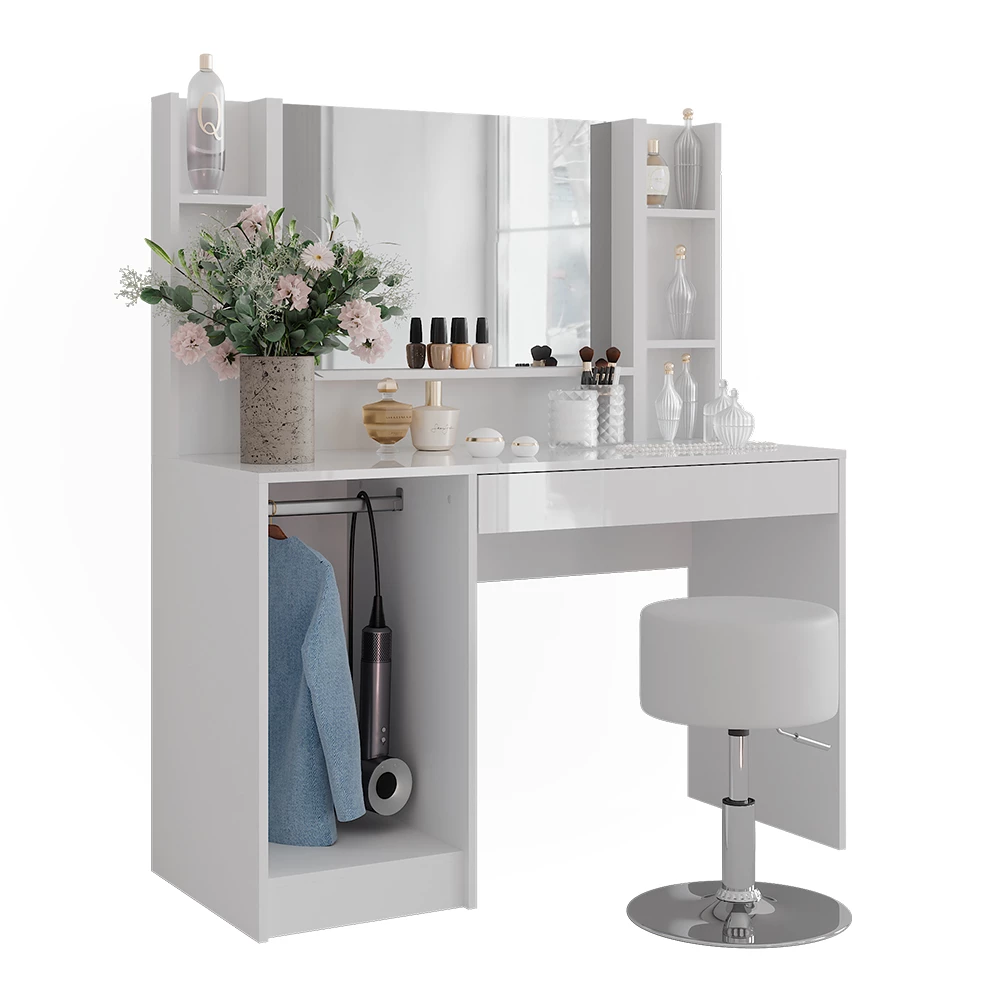 Schminktisch in Weiß/Weiß Hochglanz auf weißem Hintergrund mit dekorativen Elementen