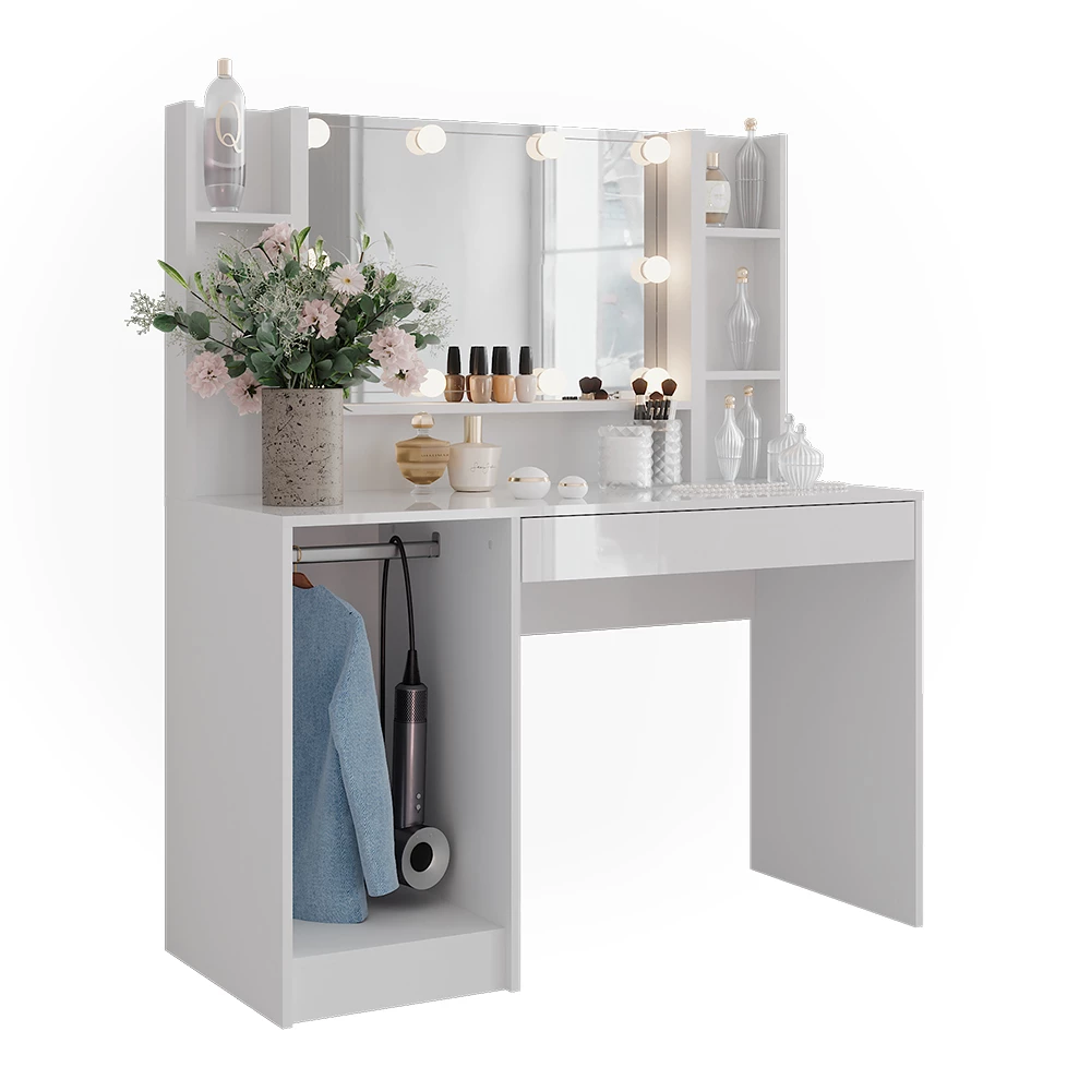 Schminktisch in Weiß/Weiß Hochglanz auf weißem Hintergrund mit dekorativen Elementen