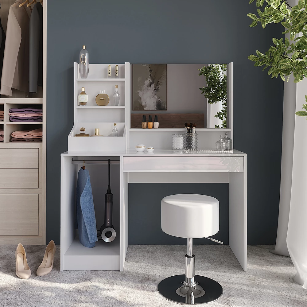 Makeupbord i farven Hvid/hvid højglans, vist i et miljø med dekoration