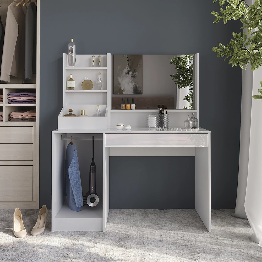 Stolik do przebierania w kolorze Biały/biały wysoki połysk na białym tle z elementami dekoracyjnymi