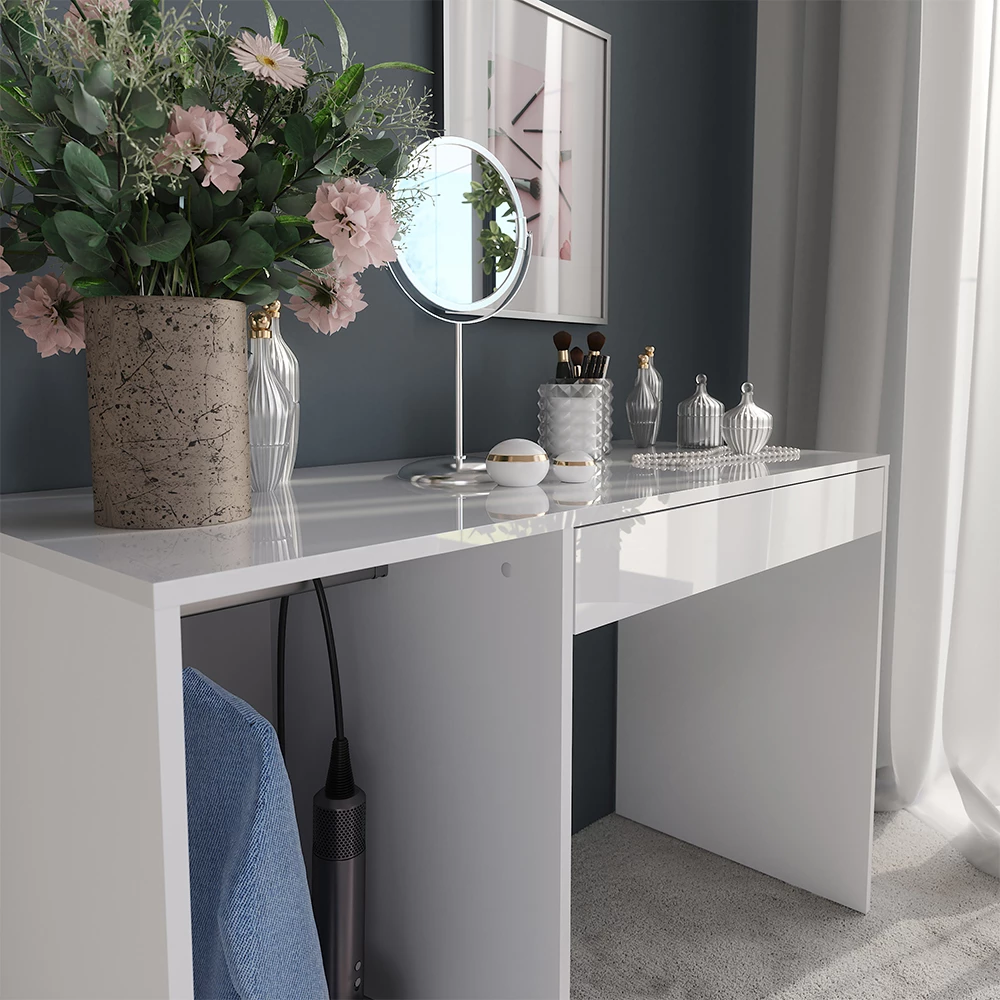 Nahaufnahme von Schminktisch in Weiß/Weiß Hochglanz, zeigt Textur/Details