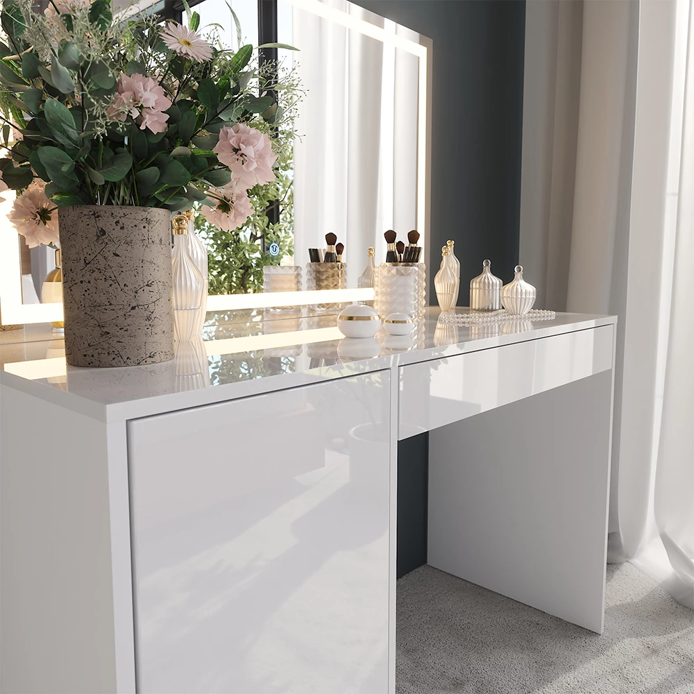 Nahaufnahme von Schminktisch in Weiß/Weiß Hochglanz, zeigt Textur/Details