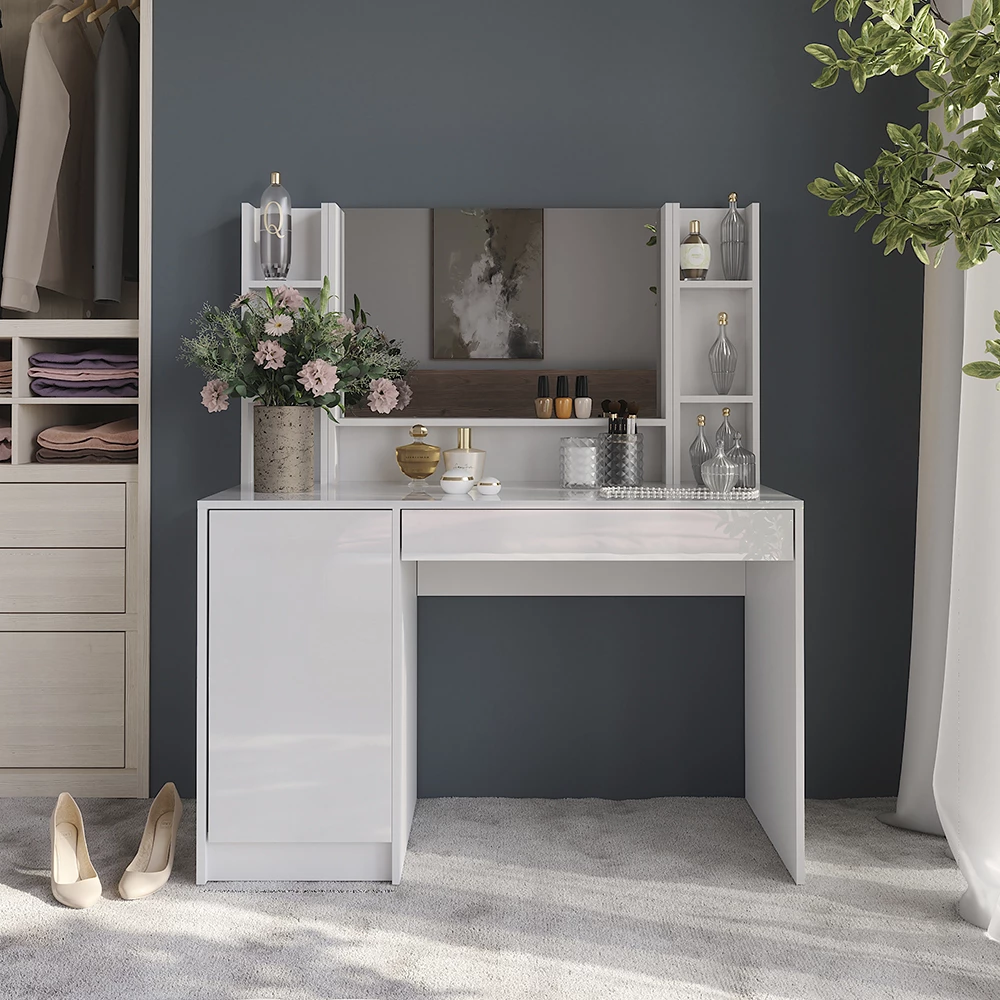 Schminktisch in Weiß/Weiß Hochglanz, dargestellt im Ambiente mit Dekoration