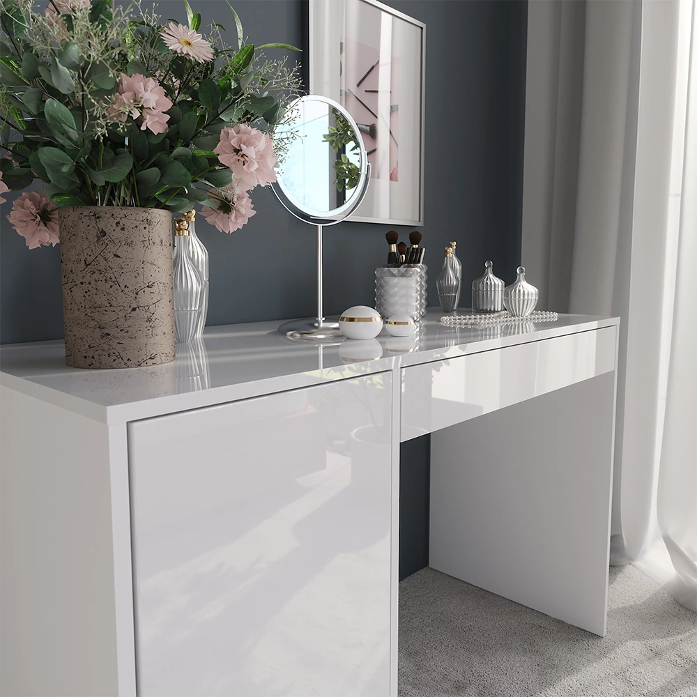 Gros plan de Coiffeuse en blanc/blanc brillant, montrant la texture/les détails