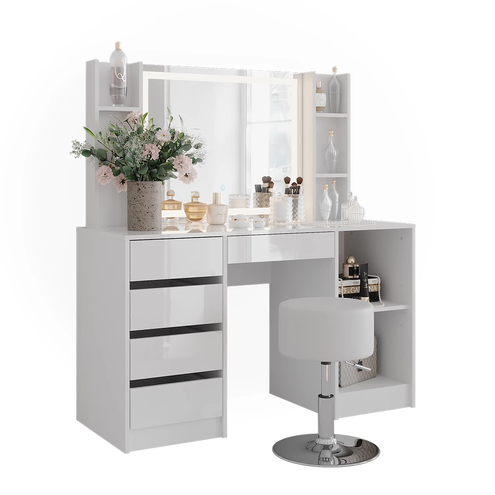Schminktisch in Weiß/Weiß Hochglanz auf weißem Hintergrund mit dekorativen Elementen