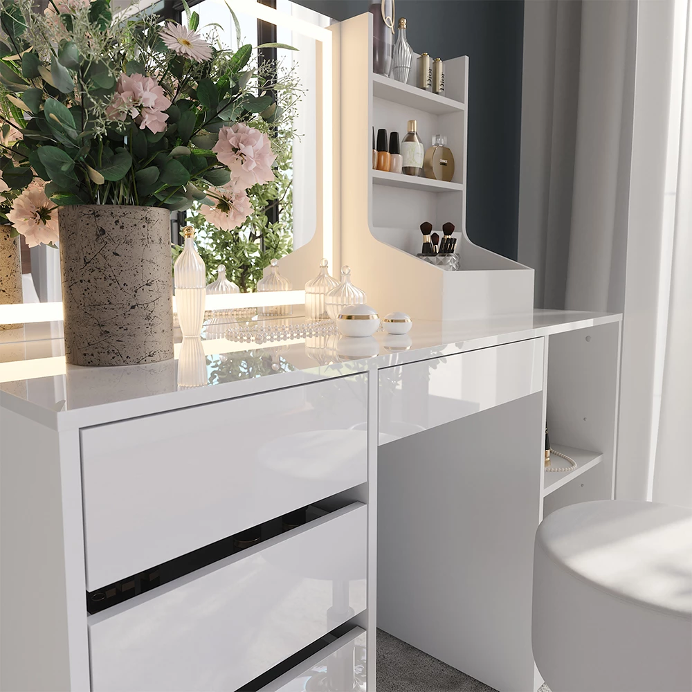 Nahaufnahme von Schminktisch in Weiß/Weiß Hochglanz, zeigt Textur/Details