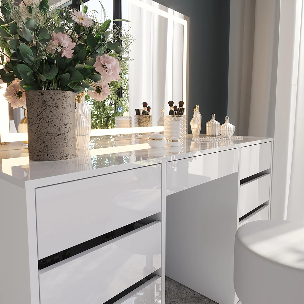 Nahaufnahme von Schminktisch in Weiß/Weiß Hochglanz, zeigt Textur/Details