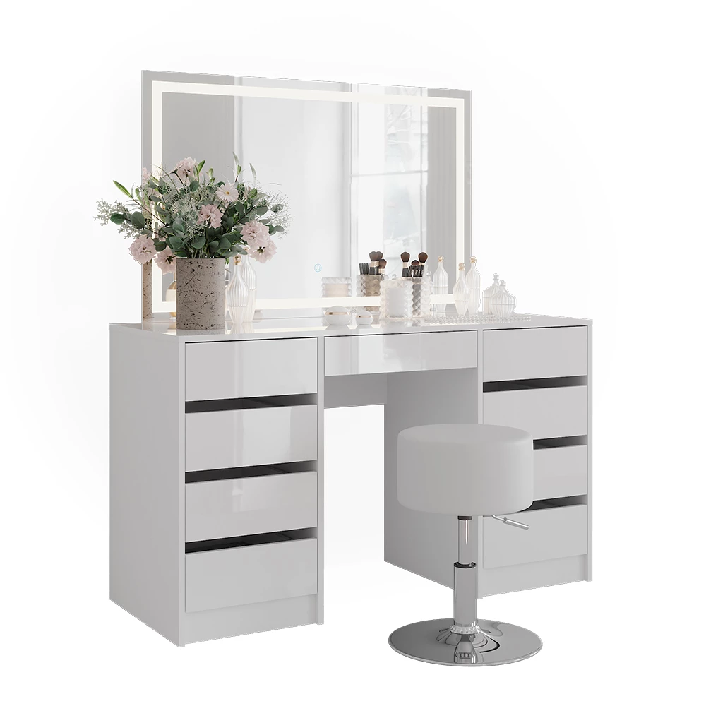 Schminktisch in Weiß/Weiß Hochglanz auf weißem Hintergrund mit dekorativen Elementen