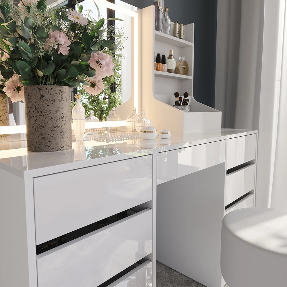 Nahaufnahme von Schminktisch in Weiß/Weiß Hochglanz, zeigt Textur/Details