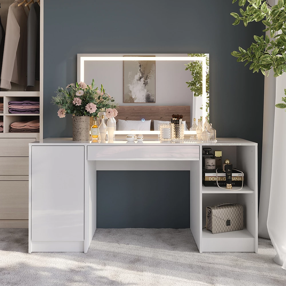 Makeupbord i farven Hvid/hvid højglans, vist i et miljø med dekoration