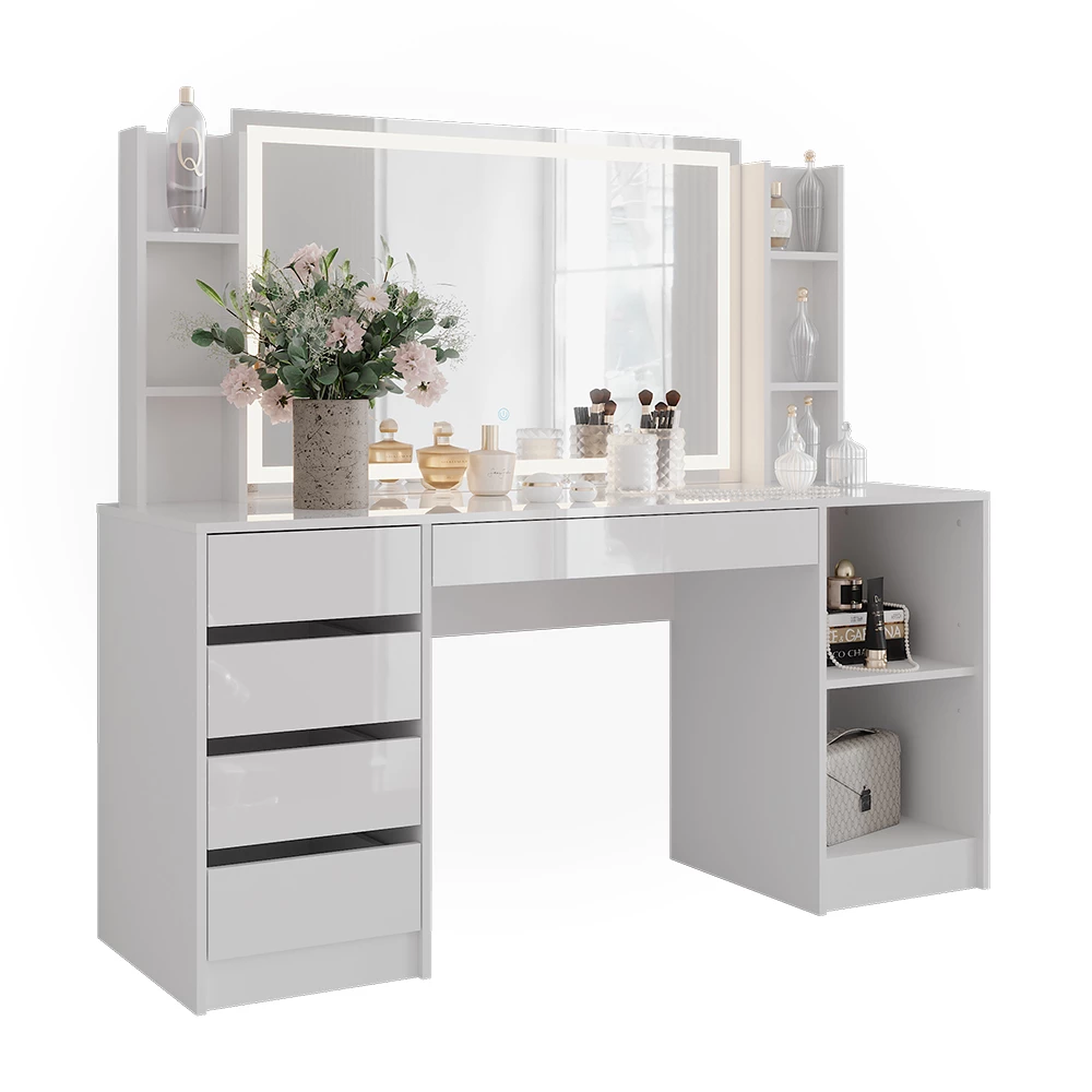 Schminktisch in Weiß/Weiß Hochglanz auf weißem Hintergrund mit dekorativen Elementen