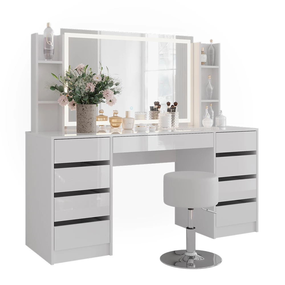 Schminktisch in Weiß/Weiß Hochglanz auf weißem Hintergrund mit dekorativen Elementen