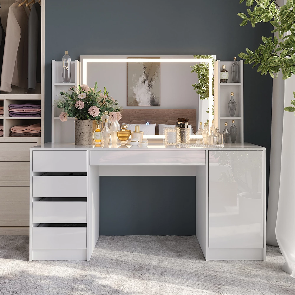 Schminktisch in Weiß/Weiß Hochglanz, dargestellt im Ambiente mit Dekoration