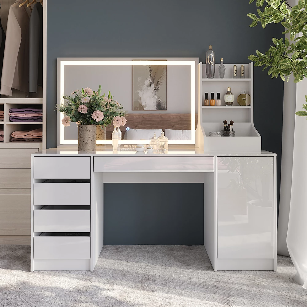 Makeupbord i farven Hvid/hvid højglans, vist i et miljø med dekoration