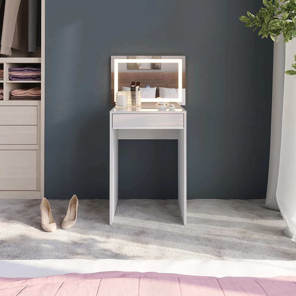 Schminktisch in Weiß/Weiß Hochglanz, dargestellt im Ambiente mit Dekoration