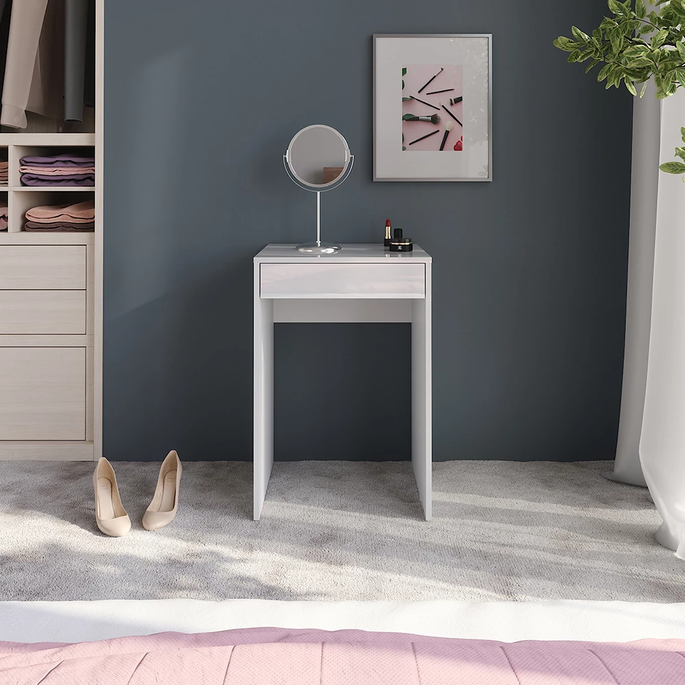 Schminktisch in Weiß/Weiß Hochglanz, dargestellt im Ambiente mit Dekoration