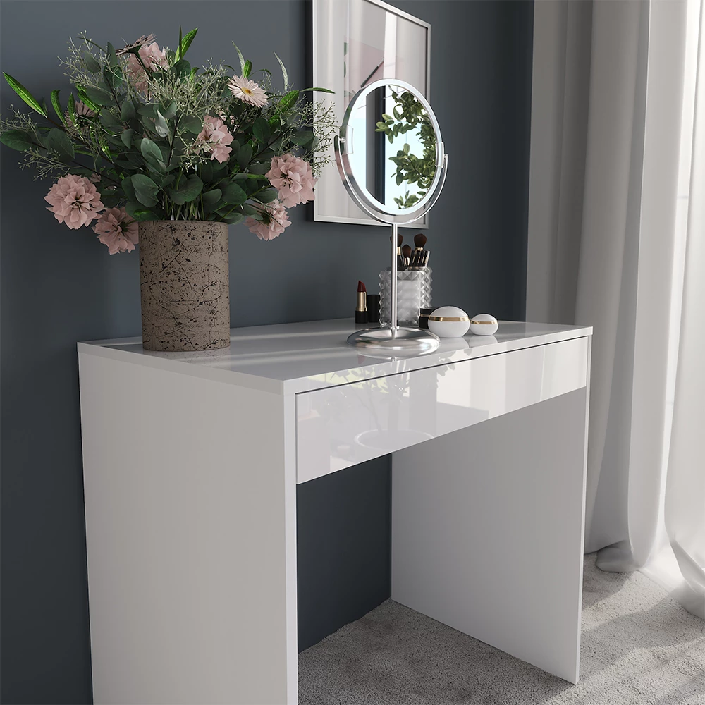 Gros plan de Coiffeuse en blanc/blanc brillant, montrant la texture/les détails