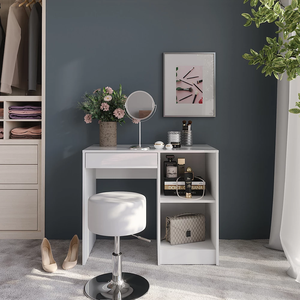Makeupbord i farven Hvid/hvid højglans, vist i et miljø med dekoration