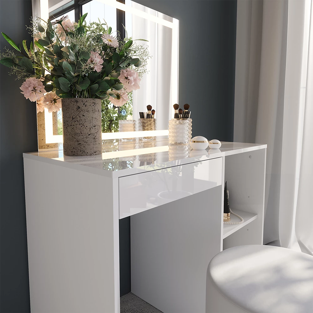 Gros plan de Coiffeuse en blanc/blanc brillant, montrant la texture/les détails