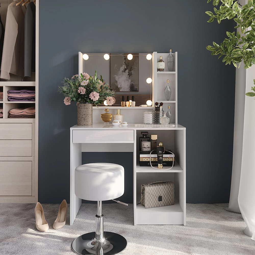 Kaptafel set met kruk in Wit/wit hoogglans, getoond in een sfeervolle omgeving met decoratie