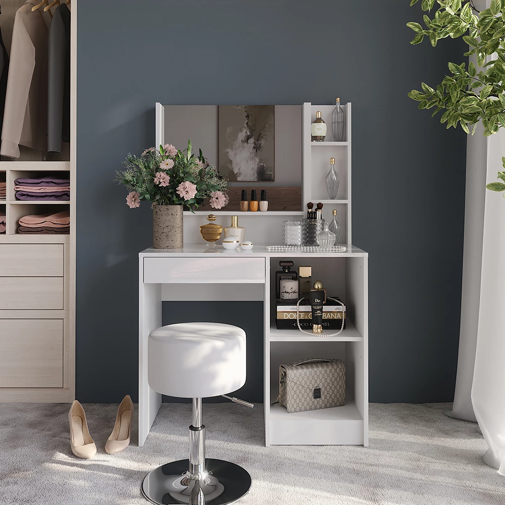 Tavolo da toeletta in Bianco/bianco lucido, mostrato in un ambiente ambientale con decorazioni