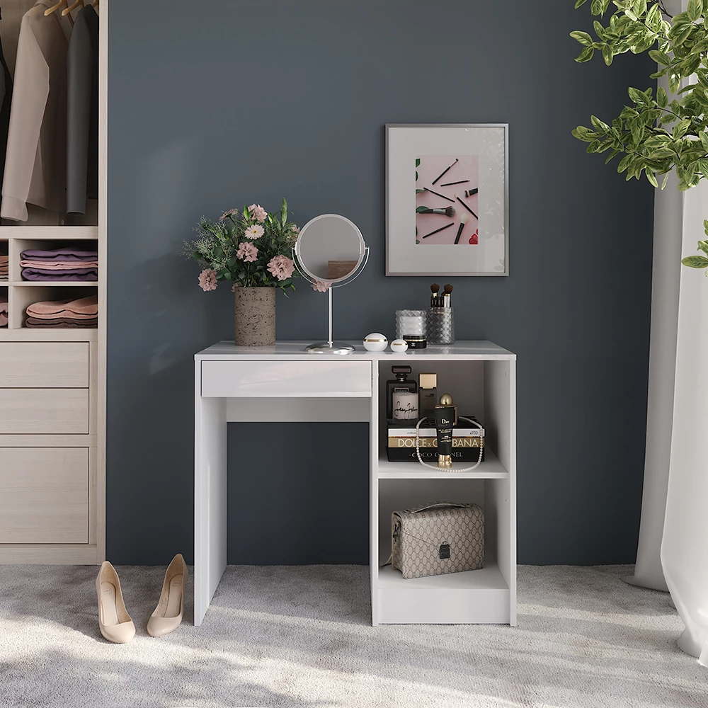 Schminktisch in Weiß/Weiß Hochglanz, dargestellt im Ambiente mit Dekoration