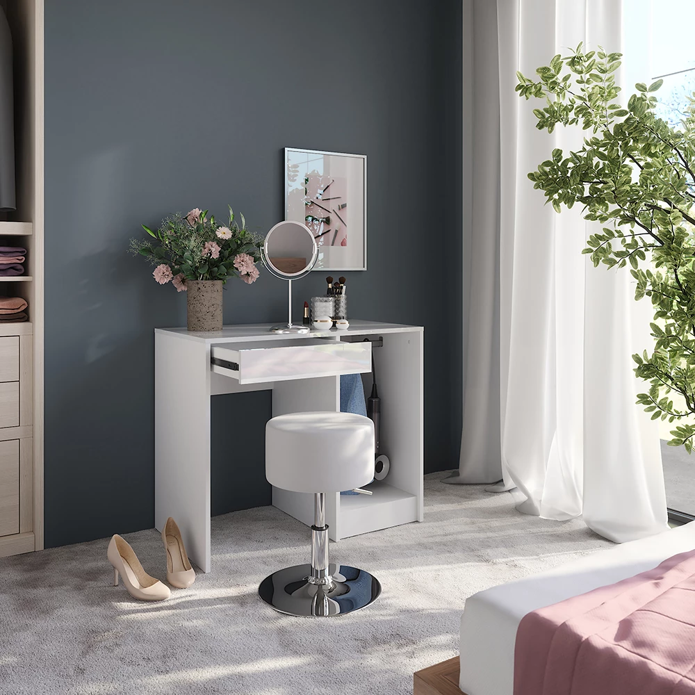 Primo piano di Tavolo da toeletta in Bianco/bianco lucido, mostrando design e dettagli della superficie