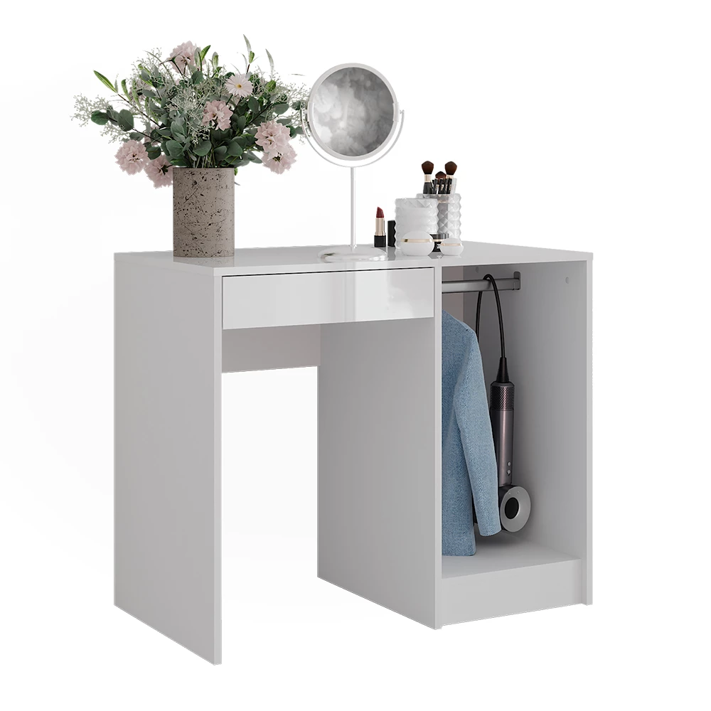 Schminktisch in Weiß/Weiß Hochglanz auf weißem Hintergrund mit dekorativen Elementen