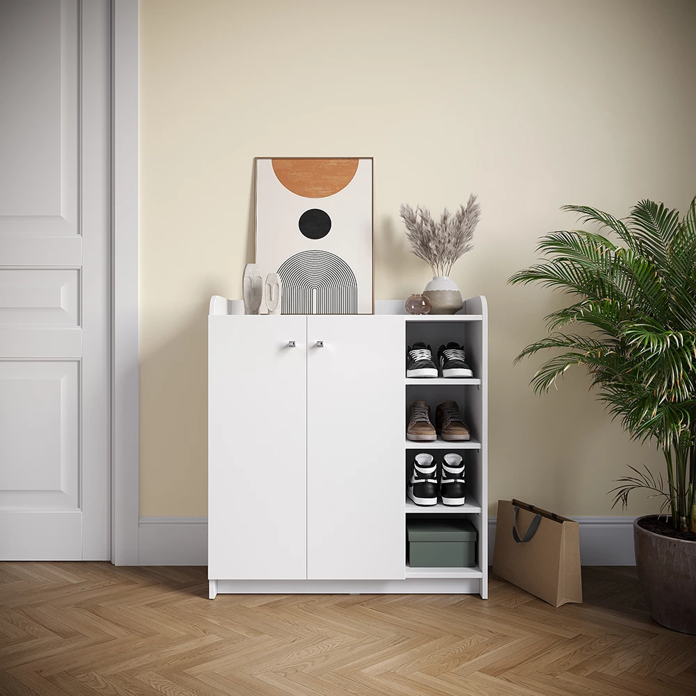 Schuhschrank in Weiß, dargestellt im Ambiente mit Dekoration