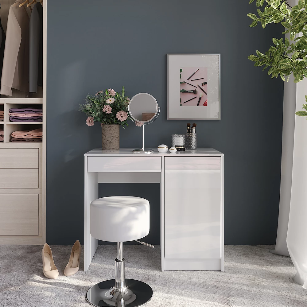 Kaptafel in Wit/wit hoogglans, getoond in een sfeervolle omgeving met decoratie